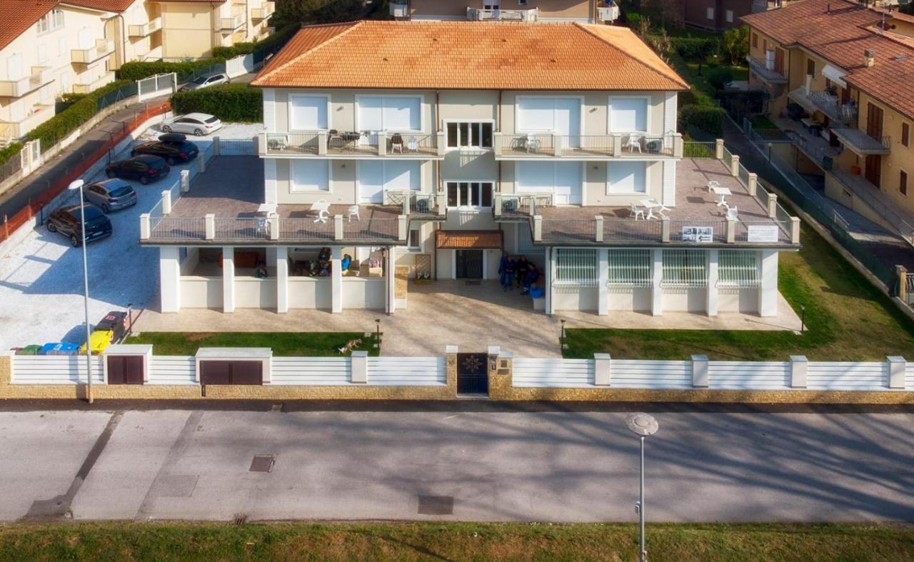 Residence Deamarina Marina di Massa Kültér fotó